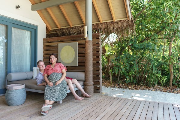 Maldives maternity photography — frame 2