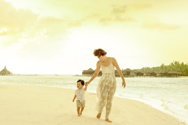 M & M Family Portrait at Anantara Resort and Spa Maldives, Anantara Resort and Spa Maldives, Kaafu Atoll, Maldives — frame 38