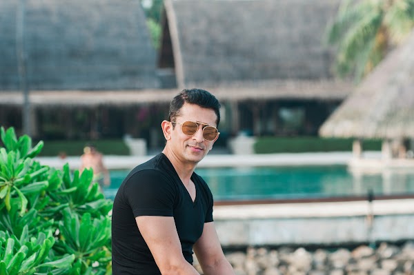 B & P Family Portrait at Four Seasons Resort Maldives at Kuda Huraa — frame 4
