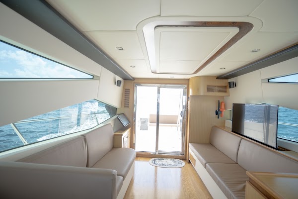 TIFFANY BLANC 14 - Luxury Yacht Charter — frame 7