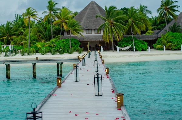 P & G  Elopement at Mirihi Island Resort — frame 10
