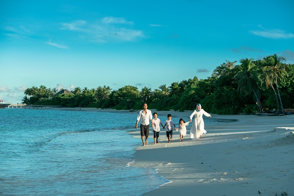 N & R Family Portrait at Finolhu Baa Atoll Maldives — photographed at Seaside Finolhu Baa Atoll Maldives, Baa (South Maalhosmadulu) Atoll — frame 4