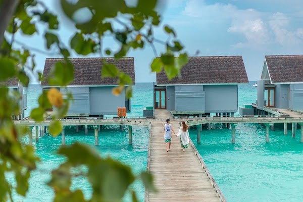 J & H Honeymoon Portrait at Kuramathi Maldives, Kuramathi Maldives, Alifu Alifu Atoll, Maldives — frame 15