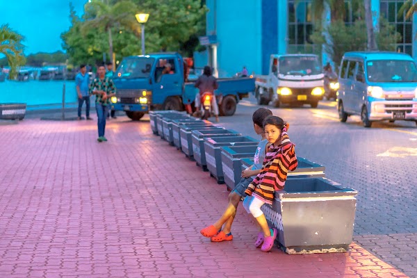 N & R Family Portrait at Finolhu Baa Atoll Maldives — frame 9